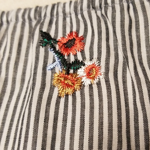 ⭐️ Gypsies  & Moondust off shoulder top - Picture 4 of 8